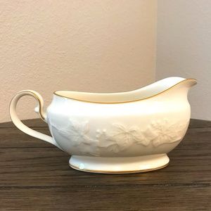 Noritake - Halls of Ivy (Gold Trim) - Gravy Boat